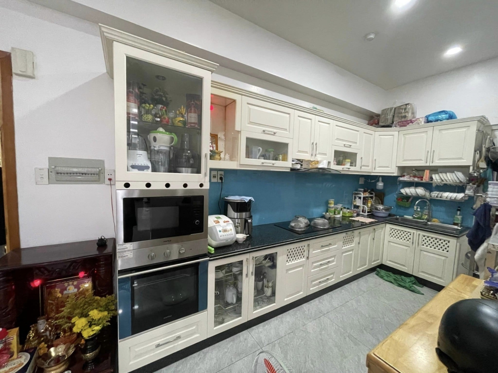 Bán căn hộ CC Linh Tây, DT sàn 141 m2, tiện ích đầy đủ, KV năng động, Giá chỉ còn 4,1 tỷ