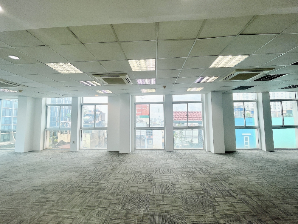 Cho thuê sàn VP 140m2 view kính sang xịn ngay bến Vân Đồn, Quận 4