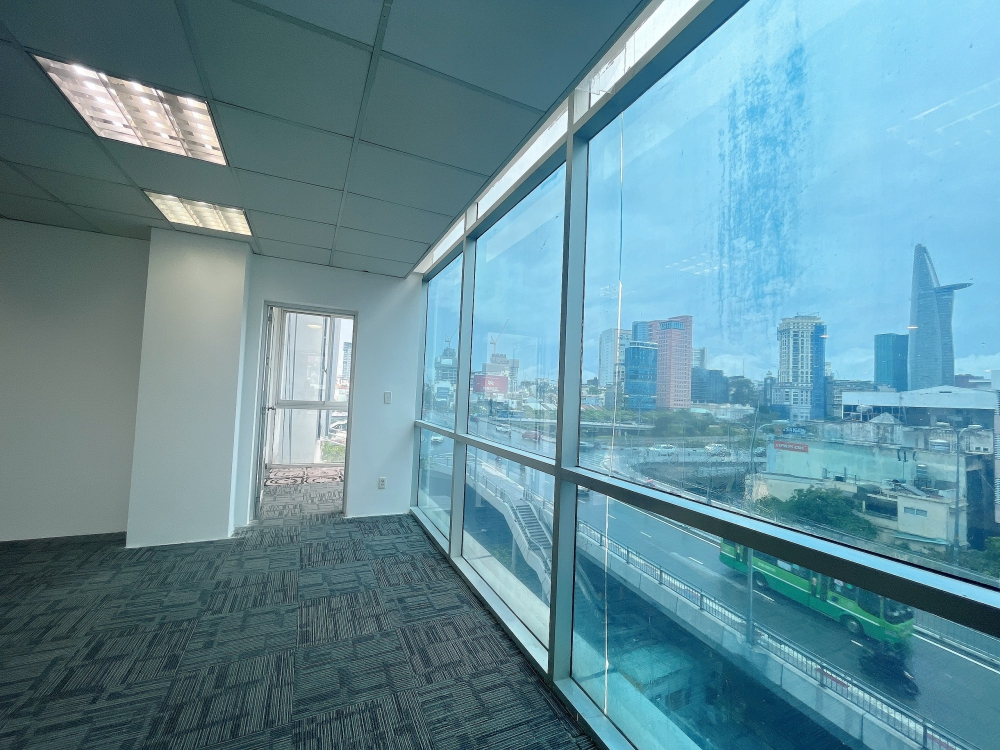 Cho thuê sàn VP 140m2 view kính sang xịn ngay bến Vân Đồn, Quận 4