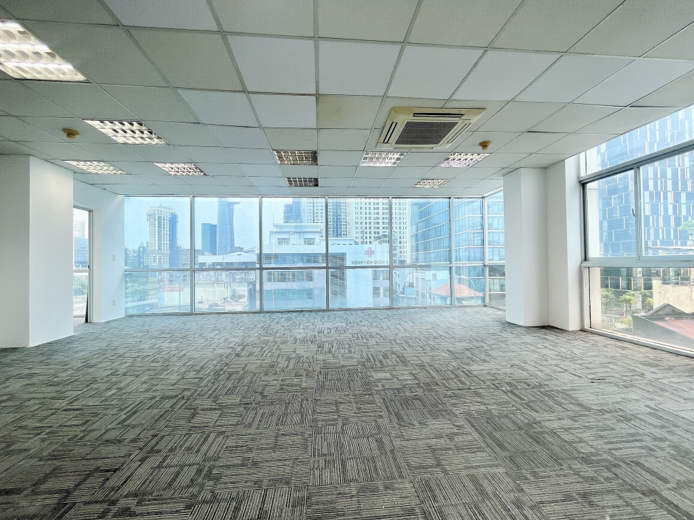 Cho thuê sàn VP 140m2 view kính sang xịn ngay bến Vân Đồn, Quận 4