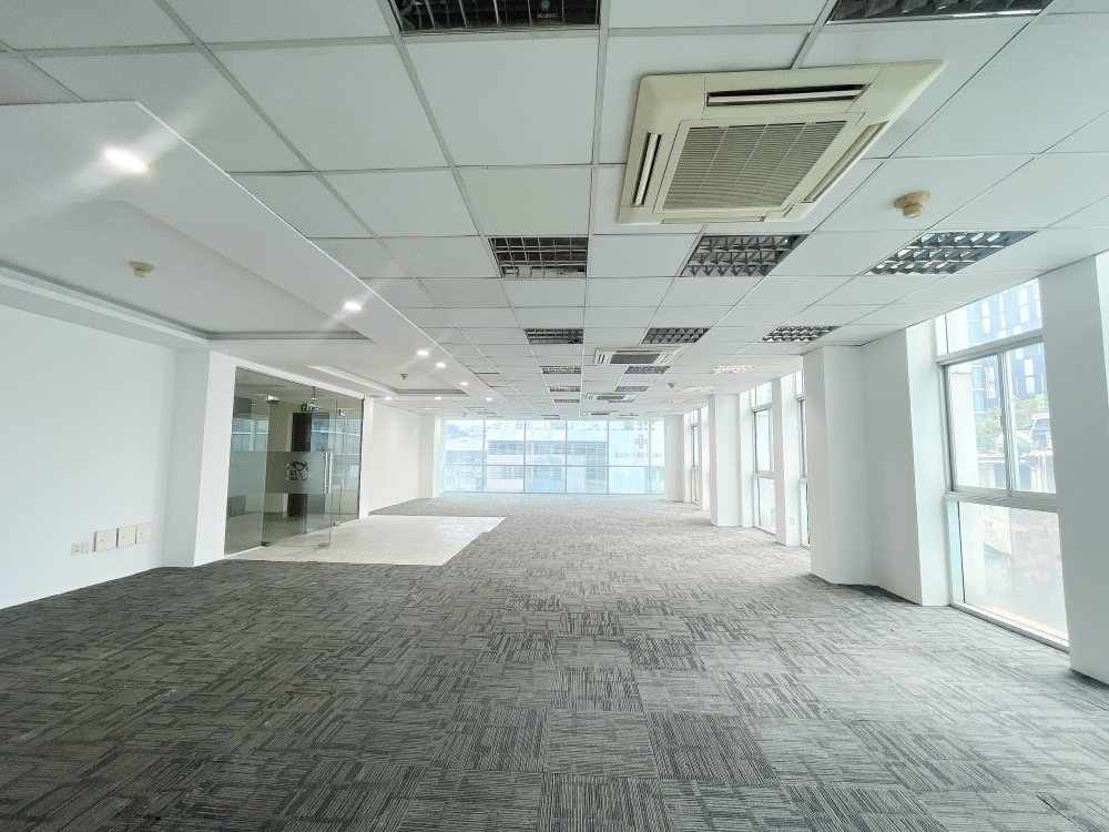 Cho thuê sàn VP 140m2 view kính sang xịn ngay bến Vân Đồn, Quận 4
