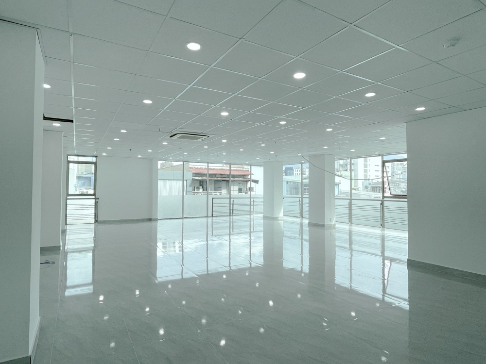 VĂN PHÒNG CHO THUÊ 180m2 HỒ VĂN HUÊ QUÂN PHÚ NHUẬN SÀN MỚI ĐẸP