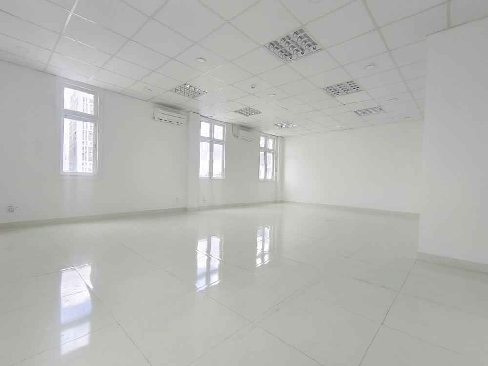 Cho thuê sàn VP 175m2 view ban công thông thoáng Hoàng Diệu - Phú Nhuận