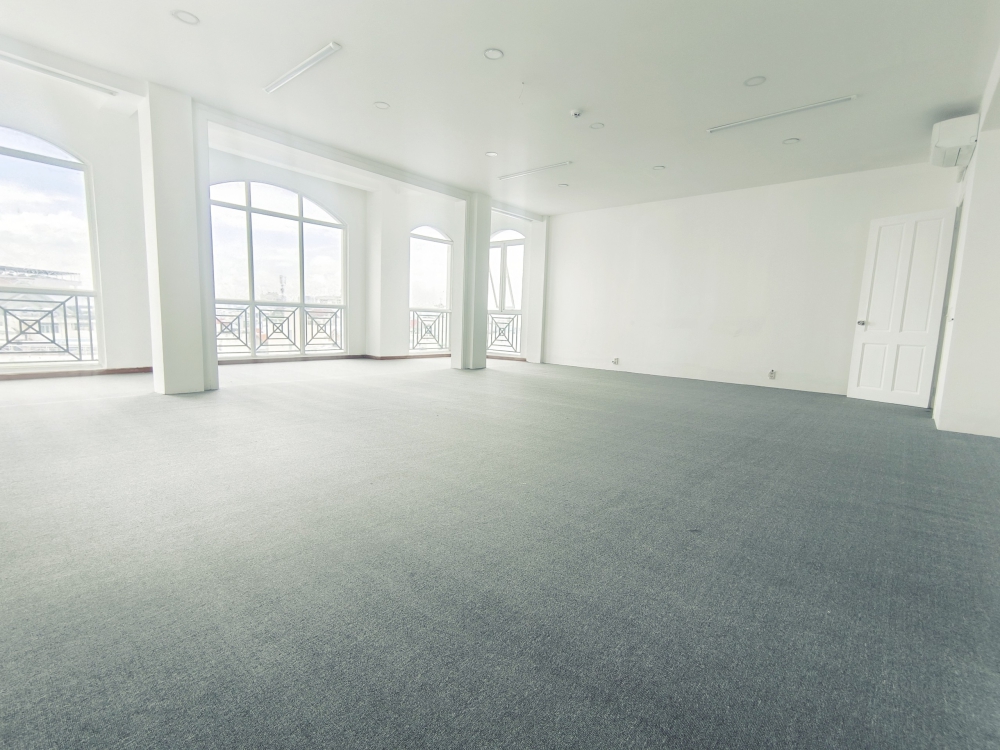Cho thuê sàn VP 175m2 view ban công thông thoáng Hoàng Diệu - Phú Nhuận
