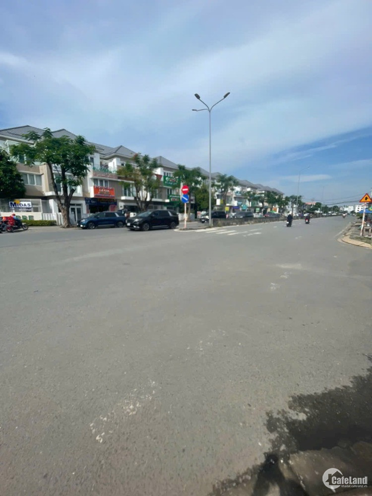 BDS HVL Cho thuê đất mặt tiền Đường Liên Phường , Phường Phú Hữu Quận 9