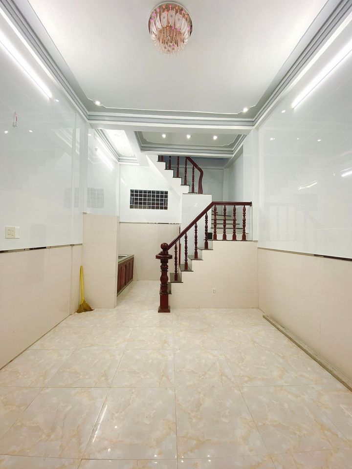 Cho thuê nhà 1 trệt 2 lầu mới xây mặt tiền Phạm Ngũ Lão - Gần góc hẻm 124