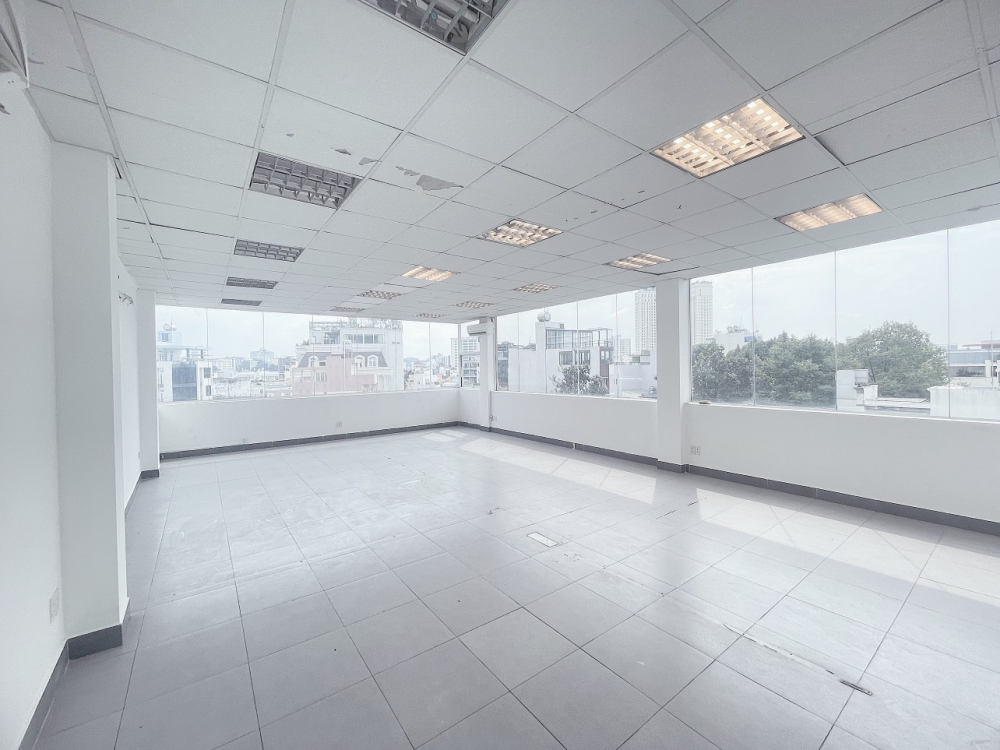 Cho thuê văn phòng view full kính 75m2 đường Trần Quang Khải, Quận 1