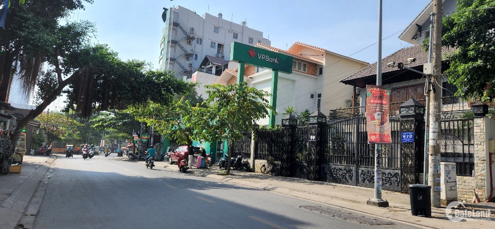 Cho thuê nguyên toà mặt tiền Quốc Hương- Thảo Điền