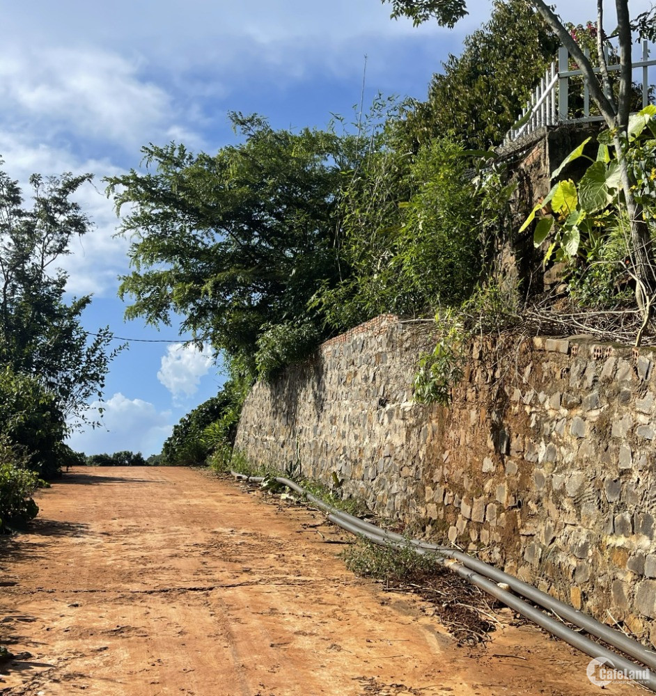 Cách đường nhựa 1km, bán gần 600m2 đất TT Nam Ban chỉ 560 triệu