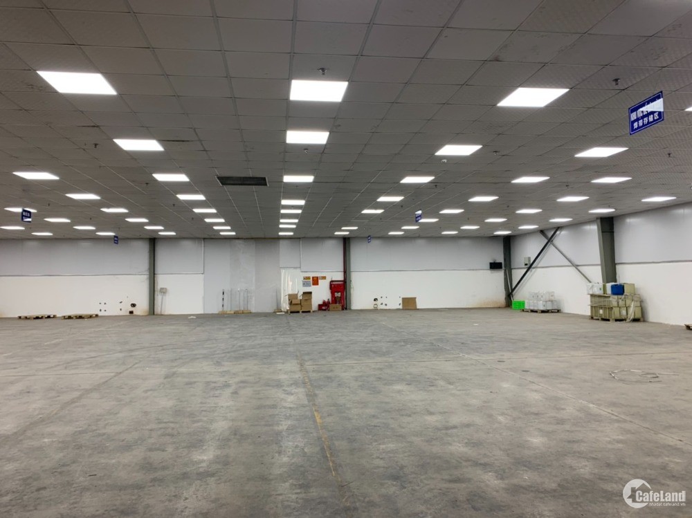 Cho thuê nhà xưởng KCN Vân Trung dt 6700m2, đôc lập làm chế xuất. LH 0988457392