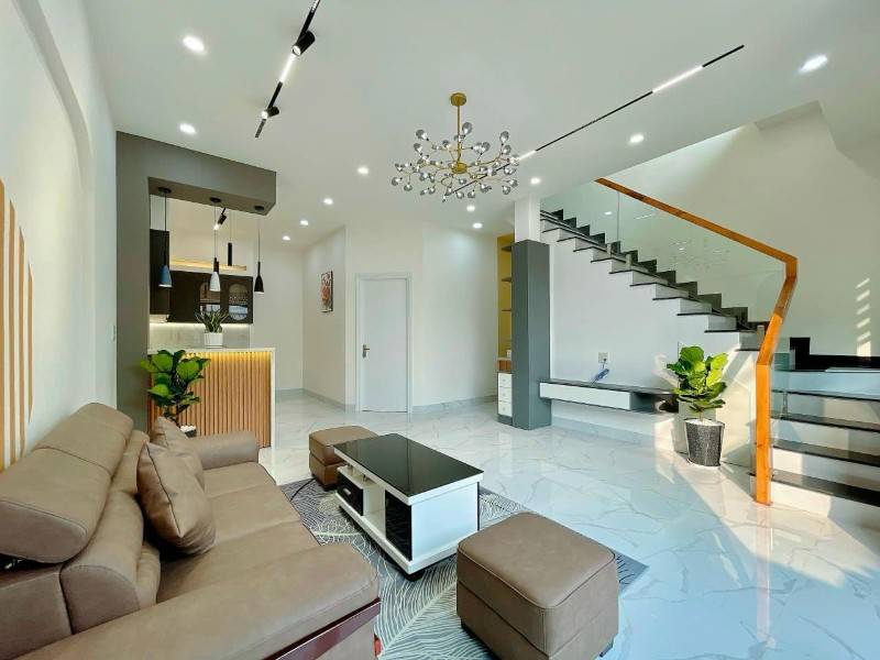 BÁN NHÀ TRỤC CHÍNH HẺM 388 NGUYỄN VĂN CỪ THUẬN TIỆN KINH DOANH
