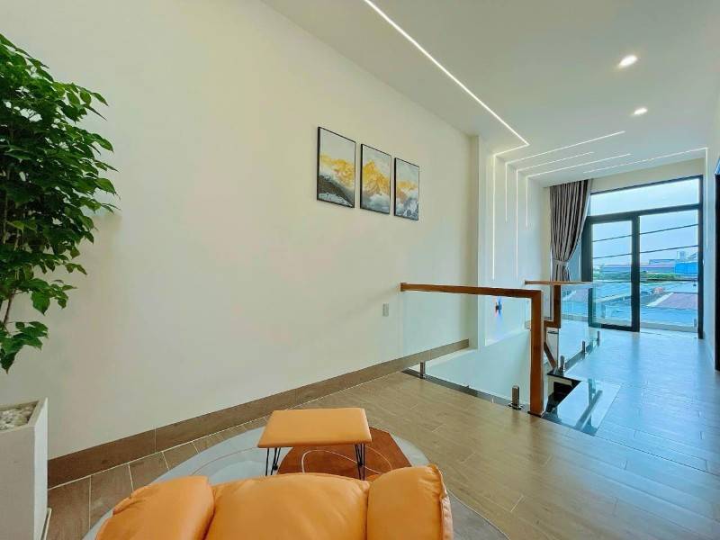 BÁN NHÀ TRỤC CHÍNH HẺM 388 NGUYỄN VĂN CỪ THUẬN TIỆN KINH DOANH