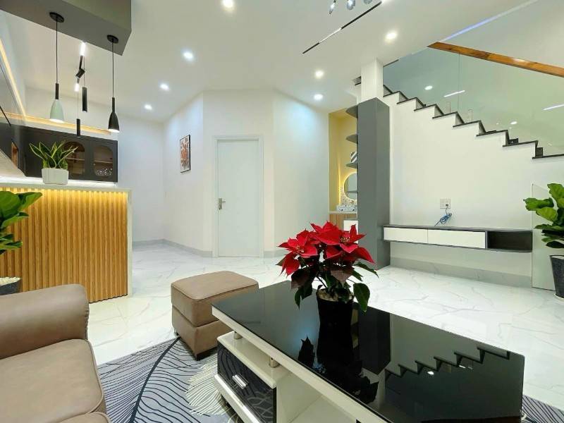 BÁN NHÀ TRỤC CHÍNH HẺM 388 NGUYỄN VĂN CỪ THUẬN TIỆN KINH DOANH