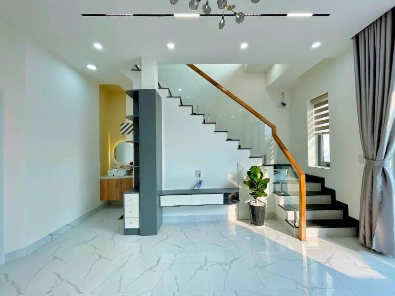 BÁN NHÀ TRỤC CHÍNH HẺM 388 NGUYỄN VĂN CỪ THUẬN TIỆN KINH DOANH