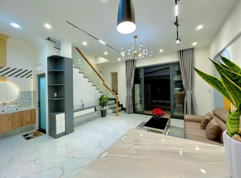 BÁN NHÀ TRỤC CHÍNH HẺM 388 NGUYỄN VĂN CỪ THUẬN TIỆN KINH DOANH