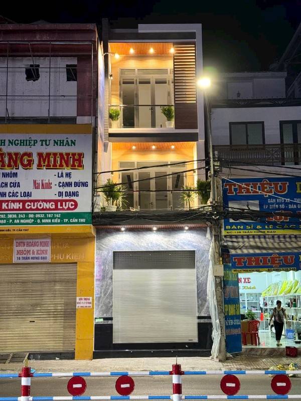 NHÀ PHỐ 1 TRỆT 2 LẦU - MẶT TIỀN ĐƯỜNG TRẦN HƯNG ĐẠO - NGAY TRUNG TÂM