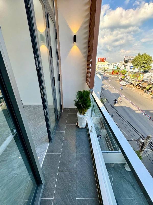 NHÀ PHỐ 1 TRỆT 2 LẦU - MẶT TIỀN ĐƯỜNG TRẦN HƯNG ĐẠO - NGAY TRUNG TÂM