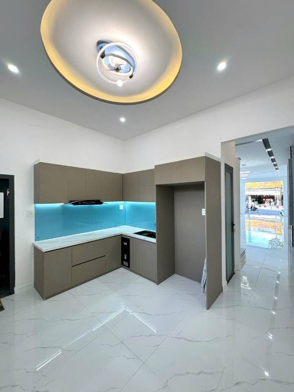 NHÀ PHỐ 1 TRỆT 2 LẦU - MẶT TIỀN ĐƯỜNG TRẦN HƯNG ĐẠO - NGAY TRUNG TÂM