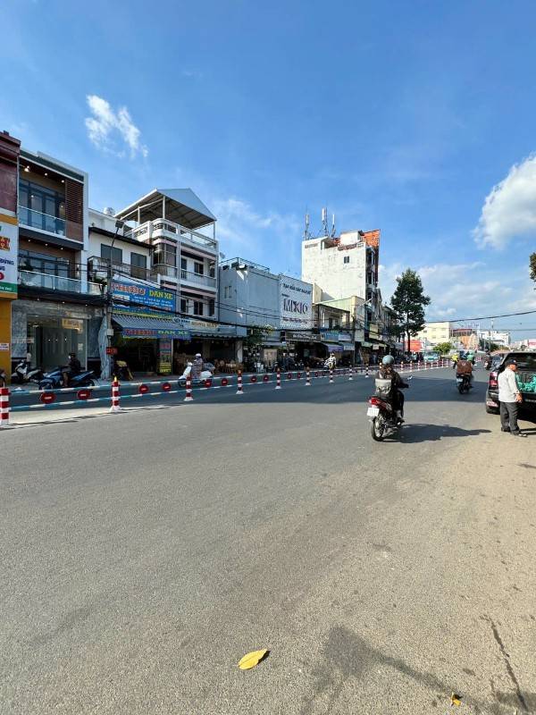 NHÀ PHỐ 1 TRỆT 2 LẦU - MẶT TIỀN ĐƯỜNG TRẦN HƯNG ĐẠO - NGAY TRUNG TÂM