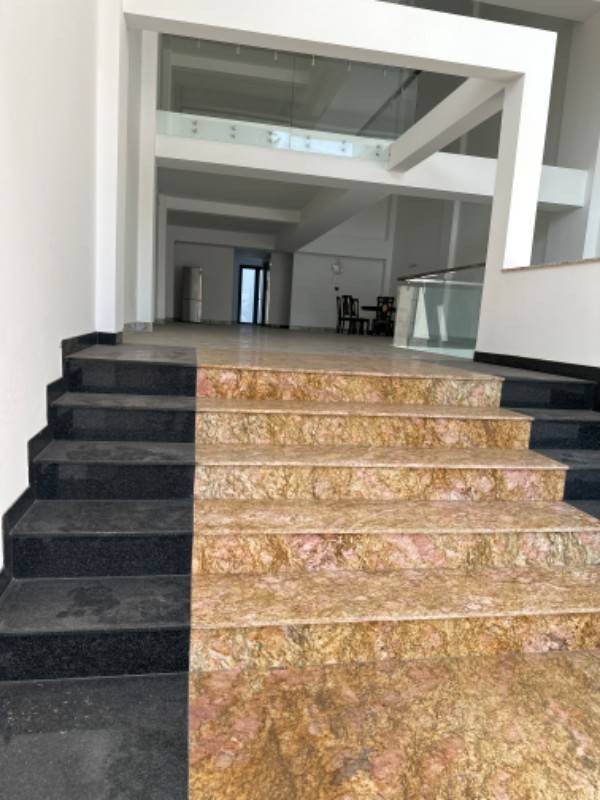 Nhà mới xây gồm ham + 7 tang .MT đường Quang Trung, Gò Vấp . TP HCM .