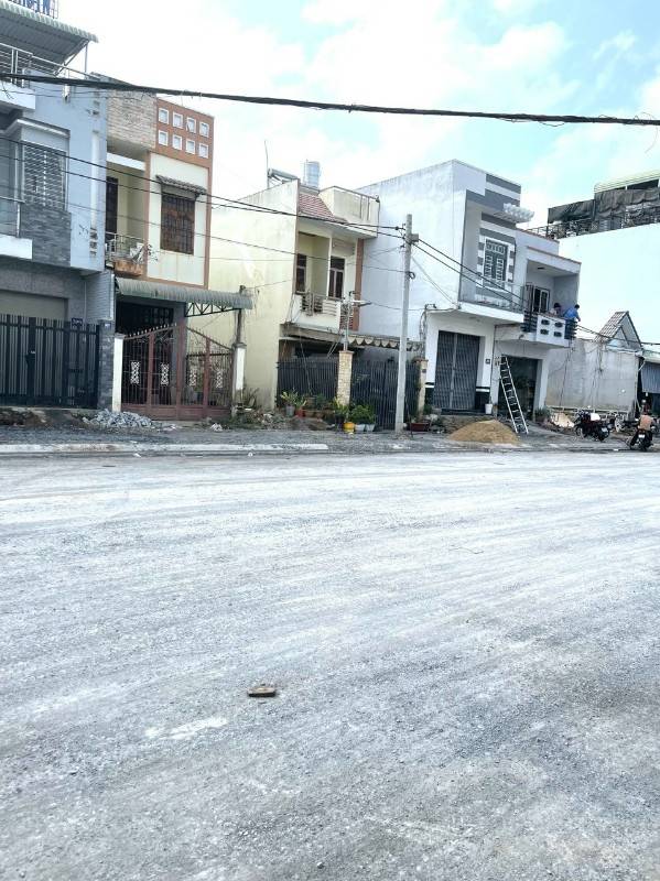 BÁN NỀN MẶT TIỀN ĐƯỜNG HOÀNG QUỐC VIỆT GẦN CHỢ, PHÙ HỢP KINH DOANH