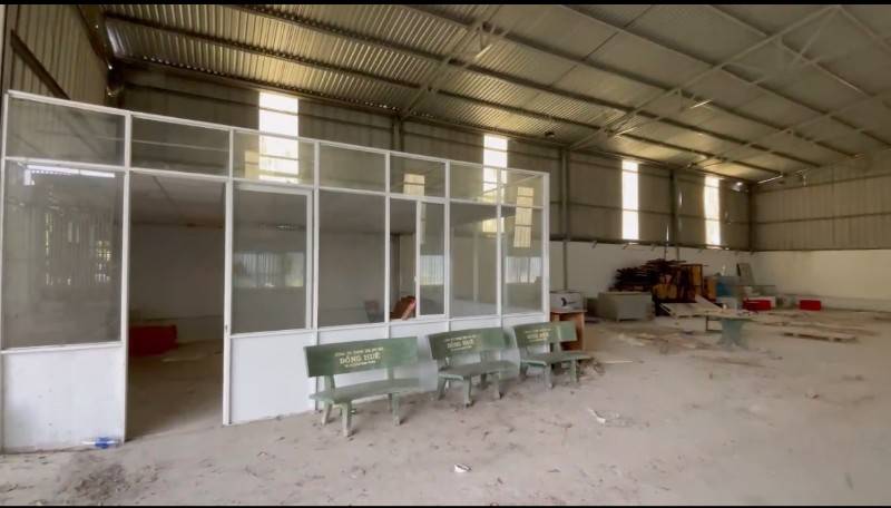 Cho thuê kho 500m2, sẵn điện nước văn phòng làm việc