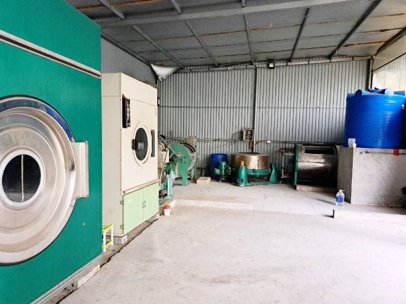 Cho thuê nhà xưởng mặt tiền 250 m2 đường Phạm Văn Đồng