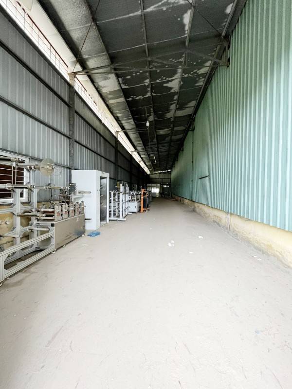 Cho thuê nhà xưởng mặt tiền 250 m2 đường Phạm Văn Đồng