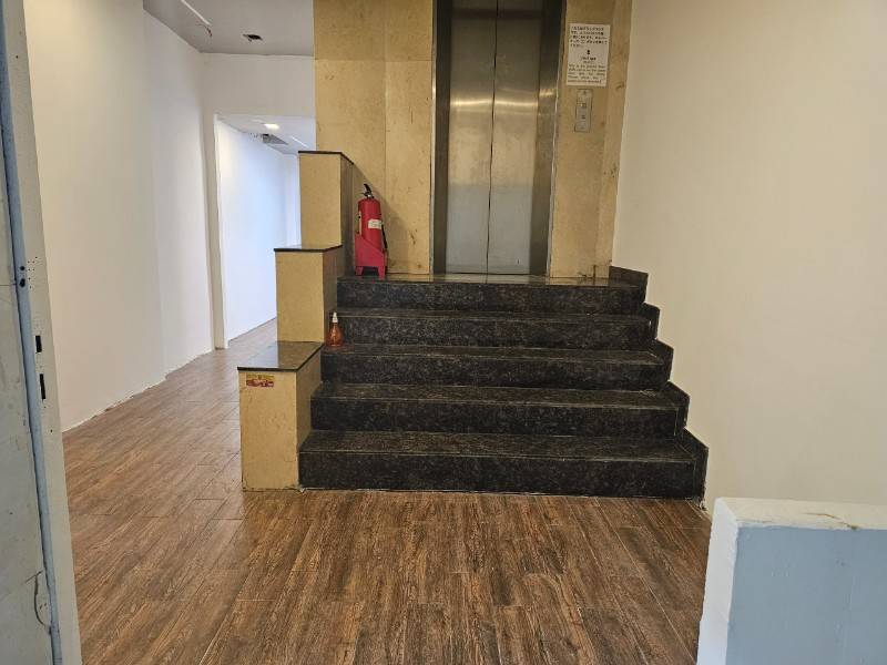 Cho thuê mặt bằng mặt tiền 18 Mạc Thị Bưởi, P.Bến Nghé, Quận 1, 4x20m