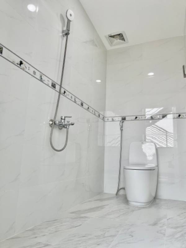Cho Thuê Tòa Nhà Văn Phòng Cao Cấp Mới Vị Trí Vàng Đắc Địa Sung Túc