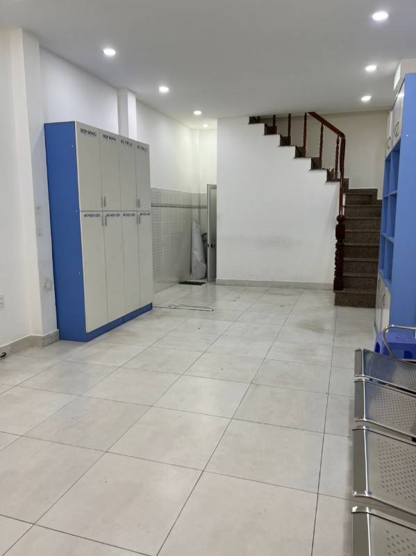 Cho thuê tầng trệt mặt tiền số 360 đường Trường Sa, Q. Phú Nhuận