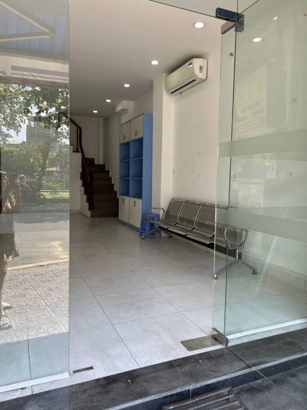 Cho thuê tầng trệt mặt tiền số 360 đường Trường Sa, Q. Phú Nhuận