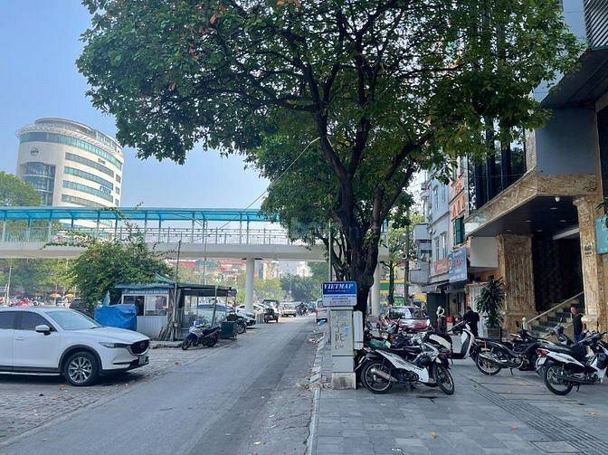 Cho thuê toà building xây mới, sàn 200m2, 6 tầng 2 hầm, hè rộng, MT 10