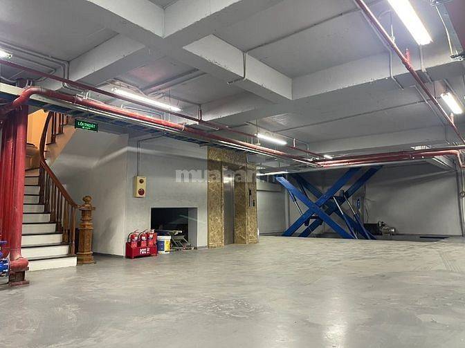 Cho thuê toà building xây mới, sàn 200m2, 6 tầng 2 hầm, hè rộng, MT 10