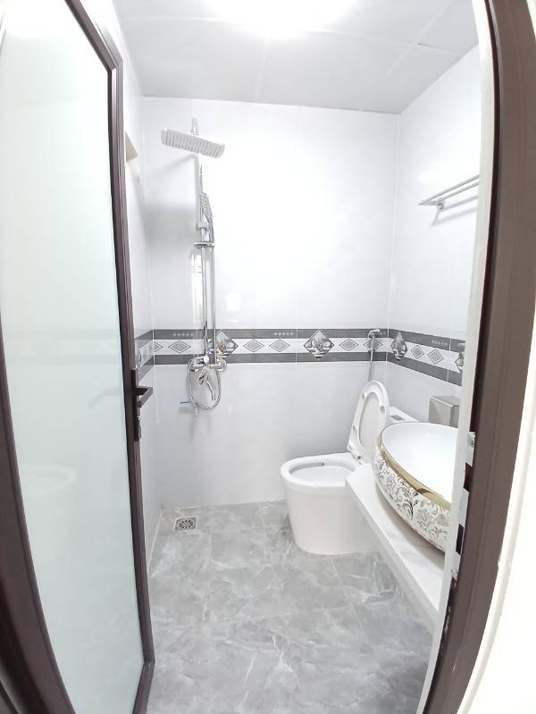 Chính chủ cho thuê căn hộ khép kín,có gác xép,có thang máy. Giá : 4 tr