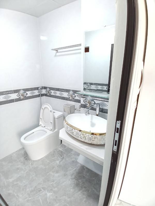 Chính chủ cho thuê căn hộ khép kín,có gác xép,có thang máy. Giá : 4 tr