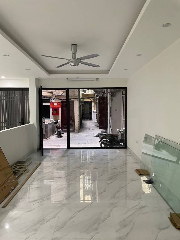Cho thuê tầng 1, 2 nhà phố Lê Hồng Phong, Ba Đình, ngõ ô tô, SD 130m2