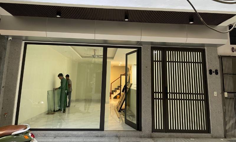 Cho thuê tầng 1, 2 nhà phố Lê Hồng Phong, Ba Đình, ngõ ô tô, SD 130m2