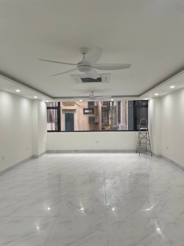Cho thuê tầng 1, 2 nhà phố Lê Hồng Phong, Ba Đình, ngõ ô tô, SD 130m2