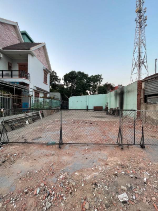 Nhà mặt tiền cho thuê, 9x17m, ngay trung tâm thị trấn