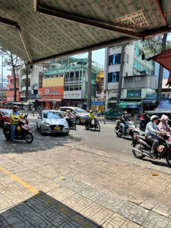 Cho thuê nhà nguyên căn mặt tiền 1 trệt 4 lầu