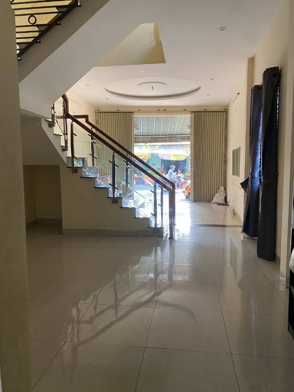 Cho thuê nhà nguyên căn mặt tiền đường Nguyễn Phước Nguyên