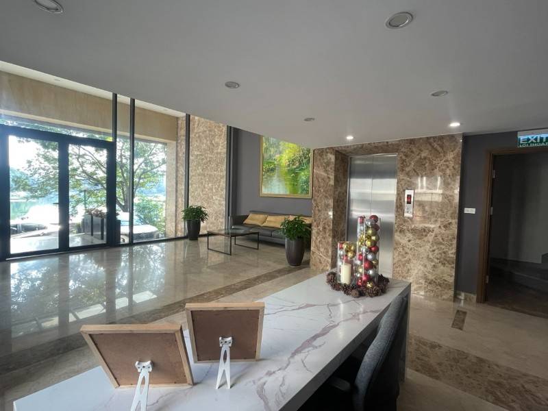 Mặt hồ Ba Mẫu, Spa, văn phòng, showroom
