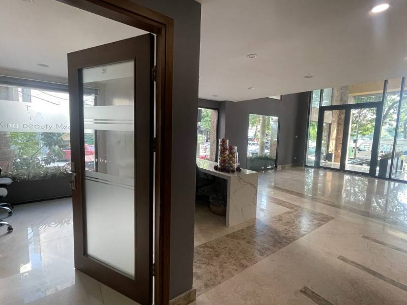Mặt hồ Ba Mẫu, Spa, văn phòng, showroom