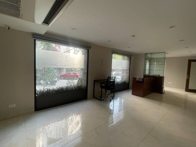 Mặt hồ Ba Mẫu, Spa, văn phòng, showroom