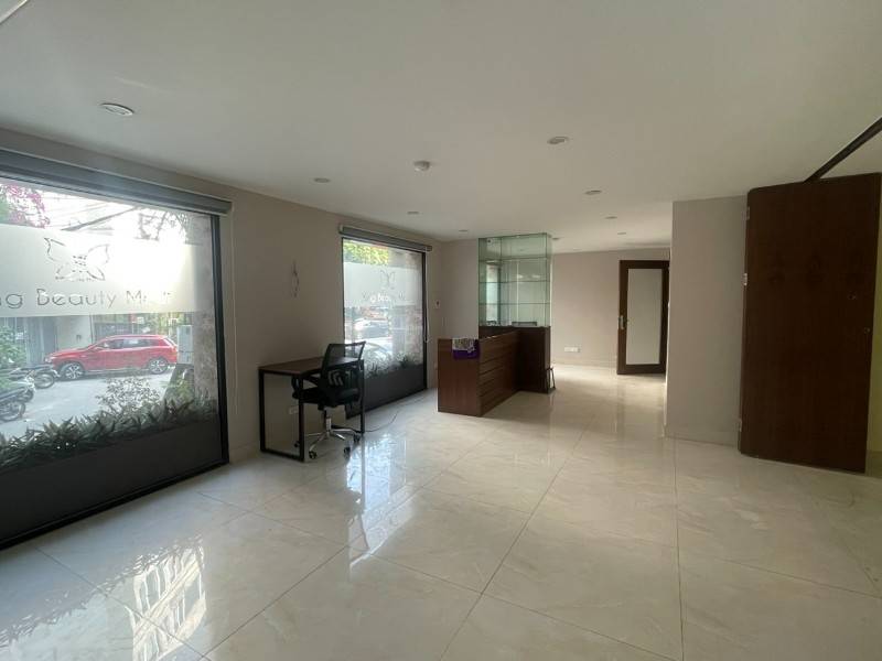 Mặt hồ Ba Mẫu, Spa, văn phòng, showroom