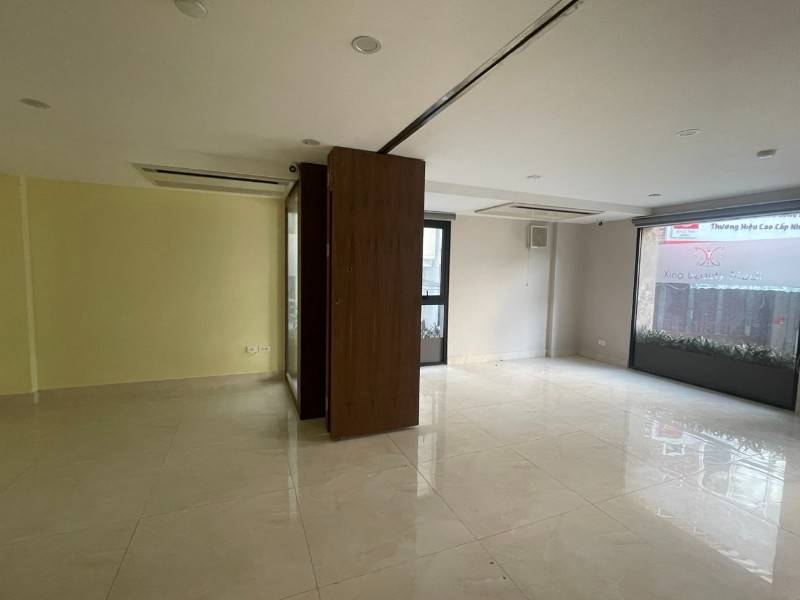 Mặt hồ Ba Mẫu, Spa, văn phòng, showroom