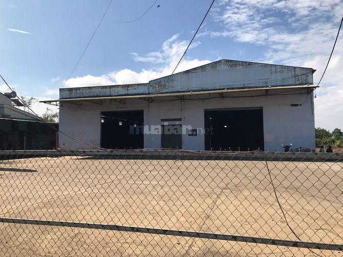 Cần bán VP, nhà kho MT đẹp kiên cố 1350 m2 KM 10 QL 14