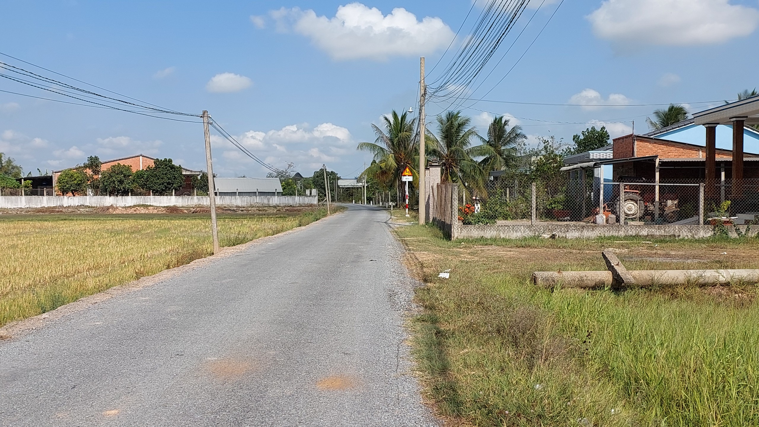 bán nhà vườn 1500m2 đất làm vườn, có ao cá,nền nhà sẵn giá rẻ