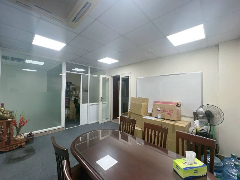 Cho thuê văn phòng MT đường A4, P12, Tân Bình